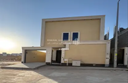 Full Floor - 6 Bedrooms - 4 Bathrooms for sale in Al Janadriyah - Riyadh - Ar Riyadh