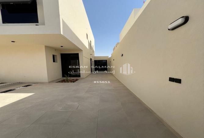 255027 - Property Image 2
