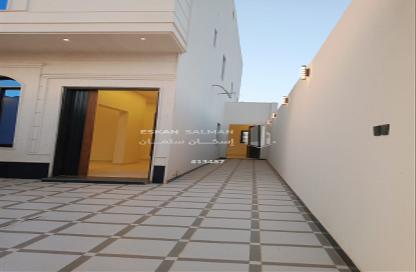Full Floor - 5 Bedrooms - 3 Bathrooms for sale in Nawara - Almuzahimih - Ar Riyadh