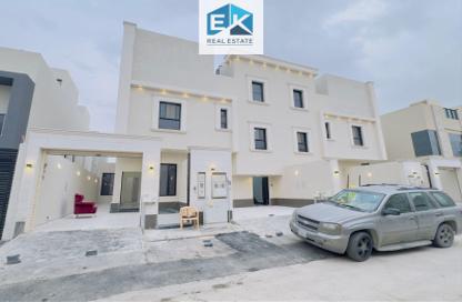 طابق كامل - 4 غرف نوم - 4 حمامات للبيع في القادسية - الرياض - الرياض