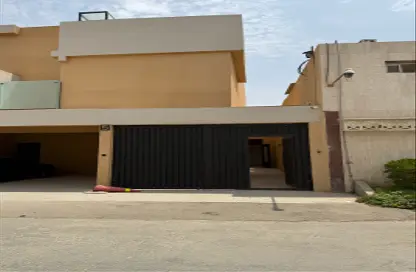 طابق كامل - 3 غرف نوم - 5 حمامات للايجار في الورود - الرياض - الرياض