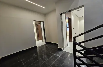 Full Floor - 5 Bedrooms - 4 Bathrooms for sale in Al Janadriyah - Riyadh - Ar Riyadh