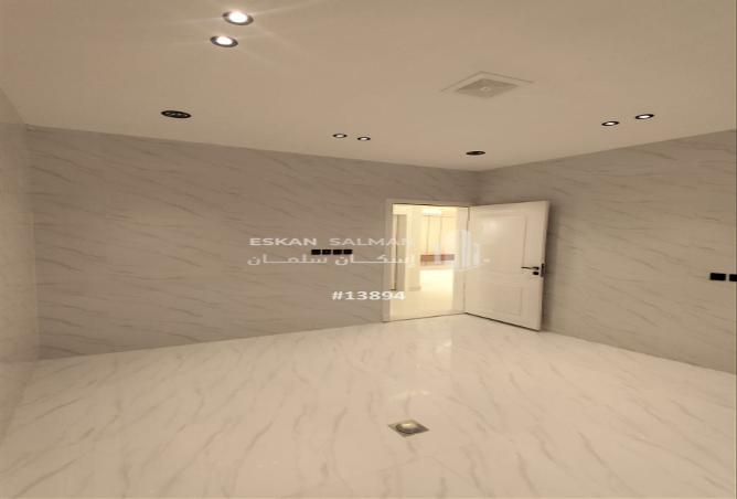 252321 - Property Image 3