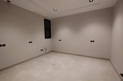 Full Floor - 5 Bedrooms - 3 Bathrooms for sale in Qurtubah - Riyadh - Ar Riyadh