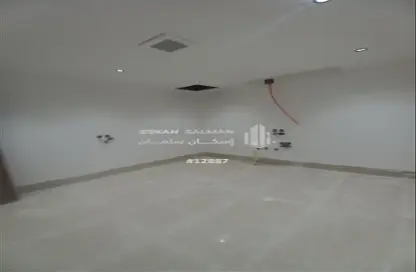 Full Floor - 6 Bedrooms - 3 Bathrooms for sale in Tuwaiq - Riyadh - Ar Riyadh