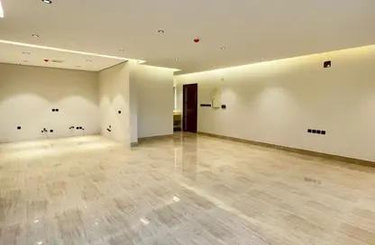 Apartment - 3 Bedrooms - 3 Bathrooms for rent in Al Munisiyah - Riyadh - Ar Riyadh