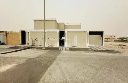 طابق كامل - 7 غرف نوم - 5 حمامات للبيع في المصيف - القطيف - الشرقية