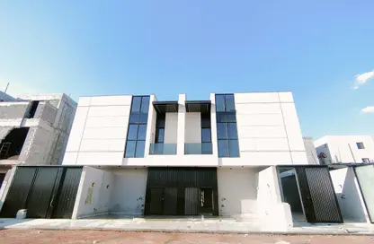 Full Floor - 3 Bedrooms - 7 Bathrooms for sale in Al Janadriyah - Riyadh - Ar Riyadh
