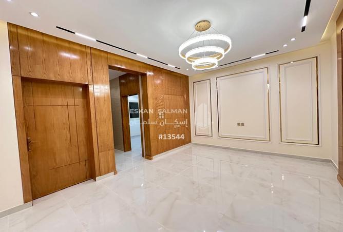 251335 - Property Image 2