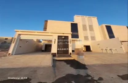 Full Floor - 6 Bedrooms - 3 Bathrooms for sale in Al Janadriyah - Riyadh - Ar Riyadh