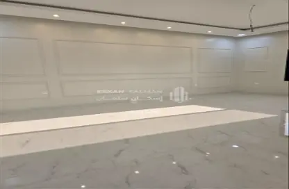 Apartment - 6 Bedrooms - 3 Bathrooms for sale in العزيزية - Al Jubail - Eastern