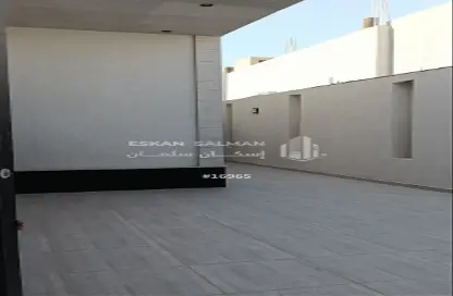 Full Floor - 5 Bedrooms - 3 Bathrooms for sale in Al Janadriyah - Riyadh - Ar Riyadh