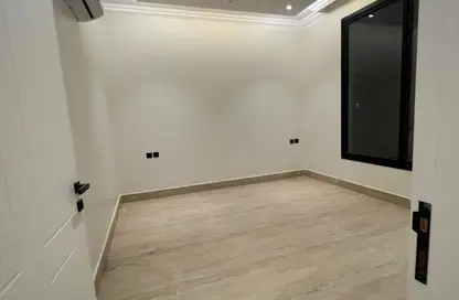 Apartment - 5 Bedrooms - 3 Bathrooms for rent in Al Qadisiyah - Riyadh - Ar Riyadh