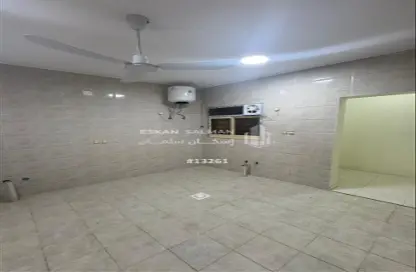 Full Floor - 5 Bedrooms - 3 Bathrooms for sale in An Nahdah - Ad Dilam - Ar Riyadh