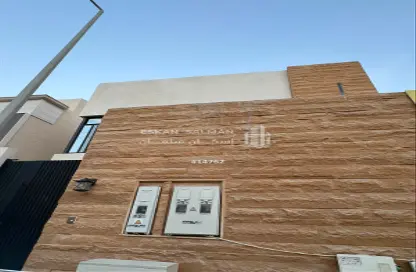 Full Floor - 5 Bedrooms - 3 Bathrooms for sale in Al Janadriyah - Riyadh - Ar Riyadh