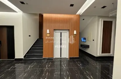 Apartment - 5 Bedrooms - 3 Bathrooms for sale in Al Munisiyah - Riyadh - Ar Riyadh