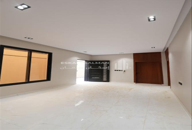 252581 - Property Image 3