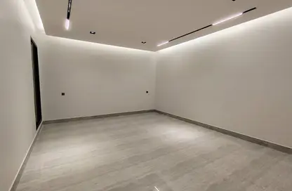 طابق كامل - 5 غرف نوم - 3 حمامات للبيع في الرمال - الرياض - الرياض