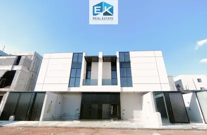 Full Floor - 3 Bedrooms - 7 Bathrooms for sale in Al Janadriyah - Riyadh - Ar Riyadh