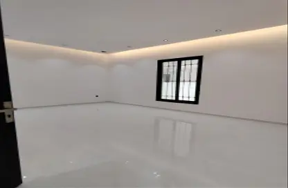 Full Floor - 5 Bedrooms - 4 Bathrooms for sale in Al Janadriyah - Riyadh - Ar Riyadh
