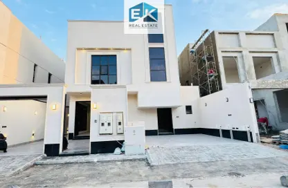 طابق كامل - 4 غرف نوم - 3 حمامات للبيع في النهضة - الرياض - الرياض