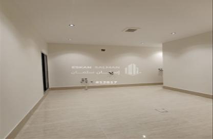 طابق كامل - 6 غرف نوم - 3 حمامات للبيع في طويق - الرياض - الرياض