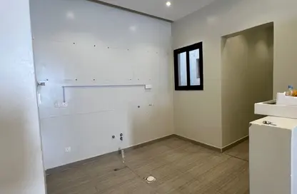 Apartment - 4 Bedrooms - 3 Bathrooms for rent in Al Munisiyah - Riyadh - Ar Riyadh