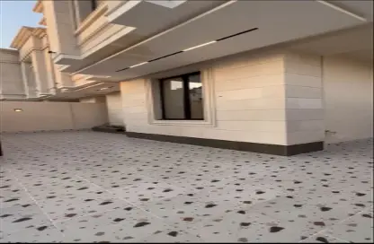 شقة - 8 غرف نوم - 4 حمامات للايجار في الزمرد - جدة - مكة المكرمة