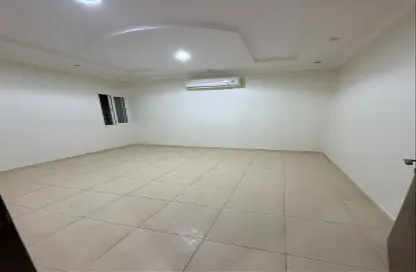 Full Floor - 5 Bedrooms - 3 Bathrooms for sale in Qurtubah - Riyadh - Ar Riyadh