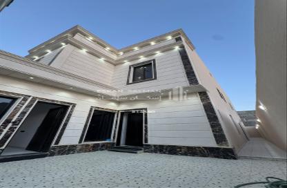 Full Floor - 5 Bedrooms - 3 Bathrooms for sale in Al Janadriyah - Riyadh - Ar Riyadh
