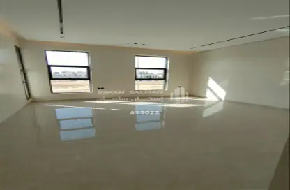 Full Floor - 5 Bedrooms - 4 Bathrooms for sale in Al Janadriyah - Riyadh - Ar Riyadh