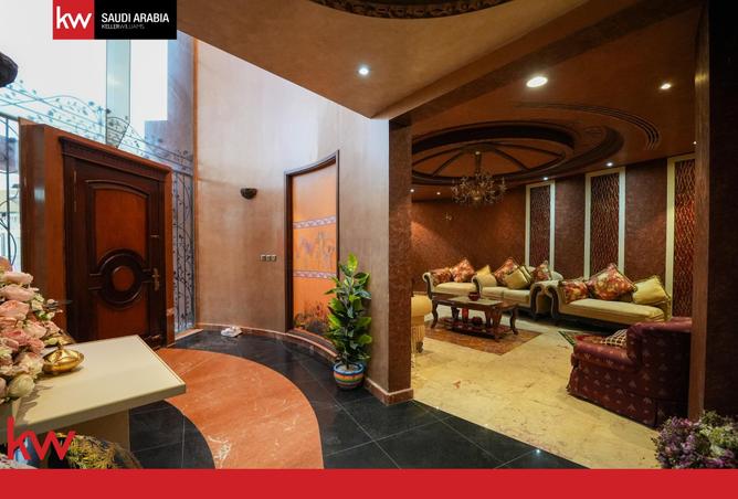 258006 - Property Image 2