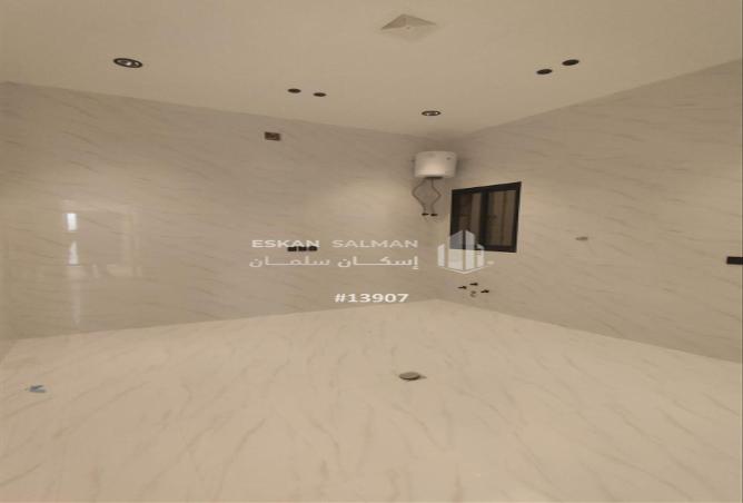 252323 - Property Image 2