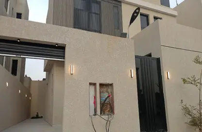 Full Floor - 3 Bedrooms - 4 Bathrooms for sale in Al Bayan - Riyadh - Ar Riyadh