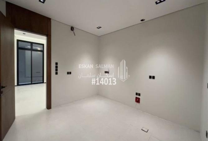 252594 - Property Image 3