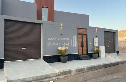 Full Floor - 5 Bedrooms - 3 Bathrooms for sale in Warqan - Madinah - Al Madinah Al Munawwarah