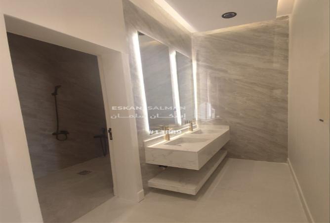 252326 - Property Image 3