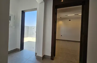 Apartment - 3 Bedrooms - 2 Bathrooms for sale in Al Munisiyah - Riyadh - Ar Riyadh