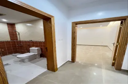 شقة - 3 غرف نوم - 2 حمامات للايجار في الملك فيصل - الرياض - الرياض