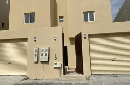 طابق كامل - 3 غرف نوم - 6 حمامات للايجار في العارض - الرياض - الرياض