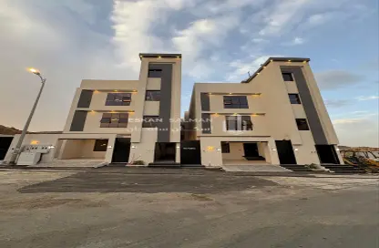 Full Floor - 7 Bedrooms - 4 Bathrooms for sale in Al Zuhur - Abha - Asir