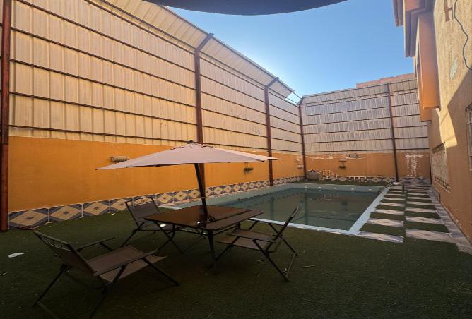 258327 - Property Image 2