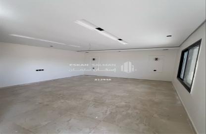 Apartment - 7 Bedrooms - 4 Bathrooms for sale in العزيزية - Al Jubail - Eastern