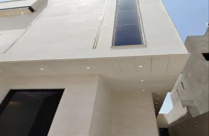 Full Floor - 5 Bedrooms - 4 Bathrooms for sale in Al Janadriyah - Riyadh - Ar Riyadh