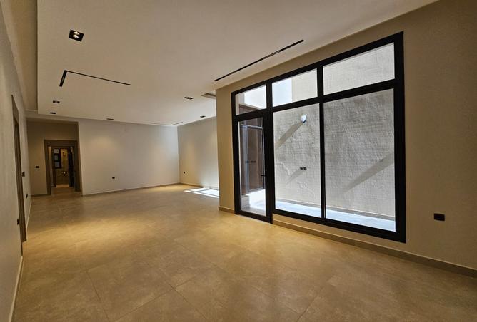 258028 - Property Image 2