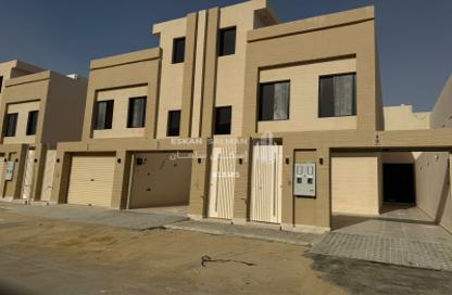 Full Floor - 5 Bedrooms - 2 Bathrooms for sale in Uqaz - Riyadh - Ar Riyadh