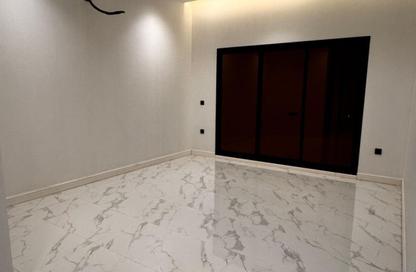 Apartment - 3 Bedrooms - 2 Bathrooms for sale in Al Munisiyah - Riyadh - Ar Riyadh