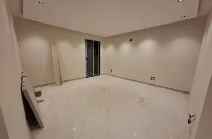 Apartment - 4 Bedrooms - 3 Bathrooms for sale in Al Munisiyah - Riyadh - Ar Riyadh