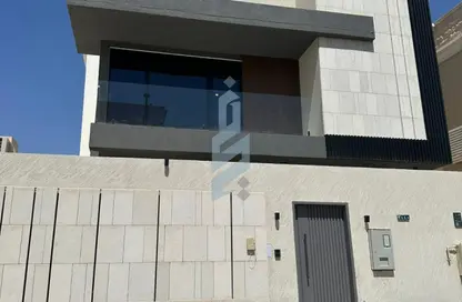 Villa - 4 Bedrooms - 5 Bathrooms for rent in Riyadh - Ar Riyadh