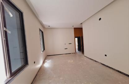 Full Floor - 5 Bedrooms - 2 Bathrooms for sale in Al Janadriyah - Riyadh - Ar Riyadh